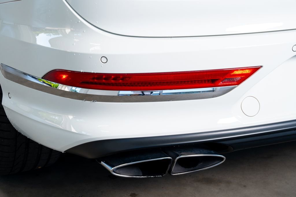 Used 2021 Bentley Bentayga Plug-In Hybrid image 25