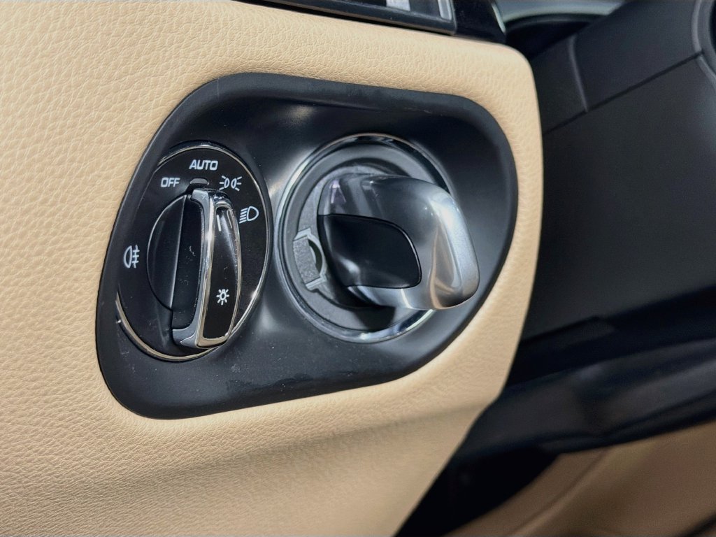 Certified 2023 Porsche Macan S AWD/4WD image 11