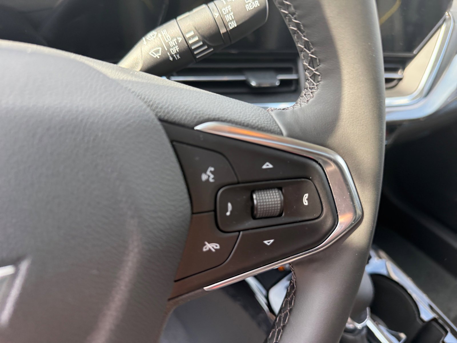 New 2026 Chevrolet Trax ACTIV w/ Sunroof Package FWD image 18