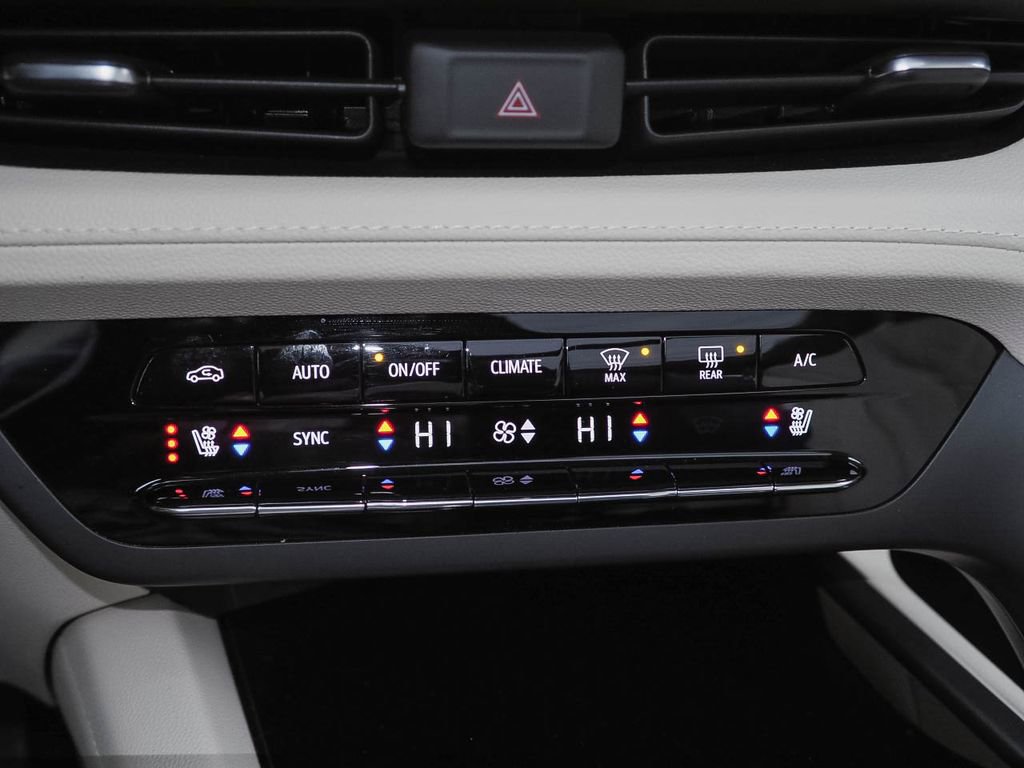 Used 2023 Buick Envision Avenir image 14