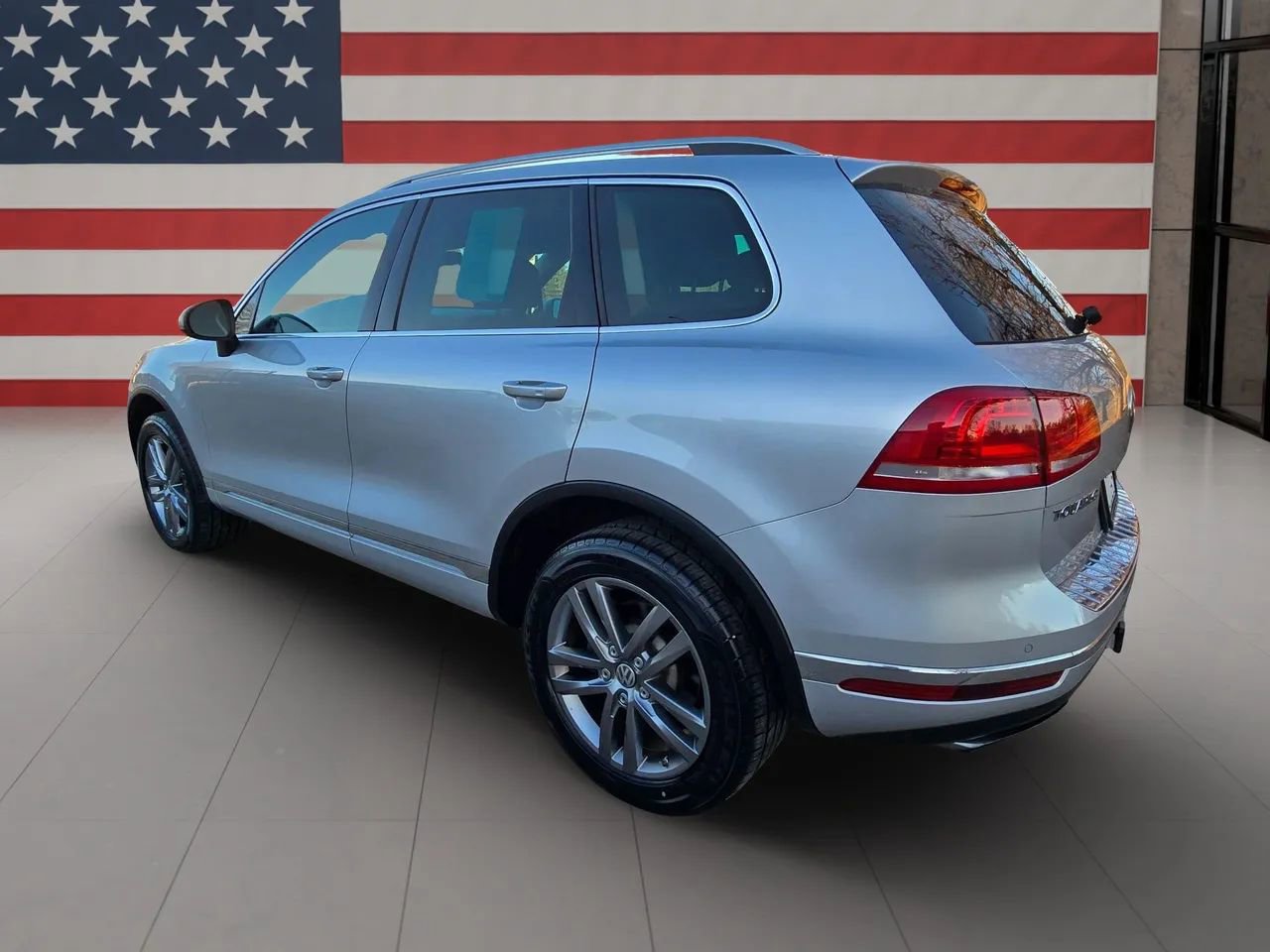 Used 2016 Volkswagen Touareg VR6 image 6