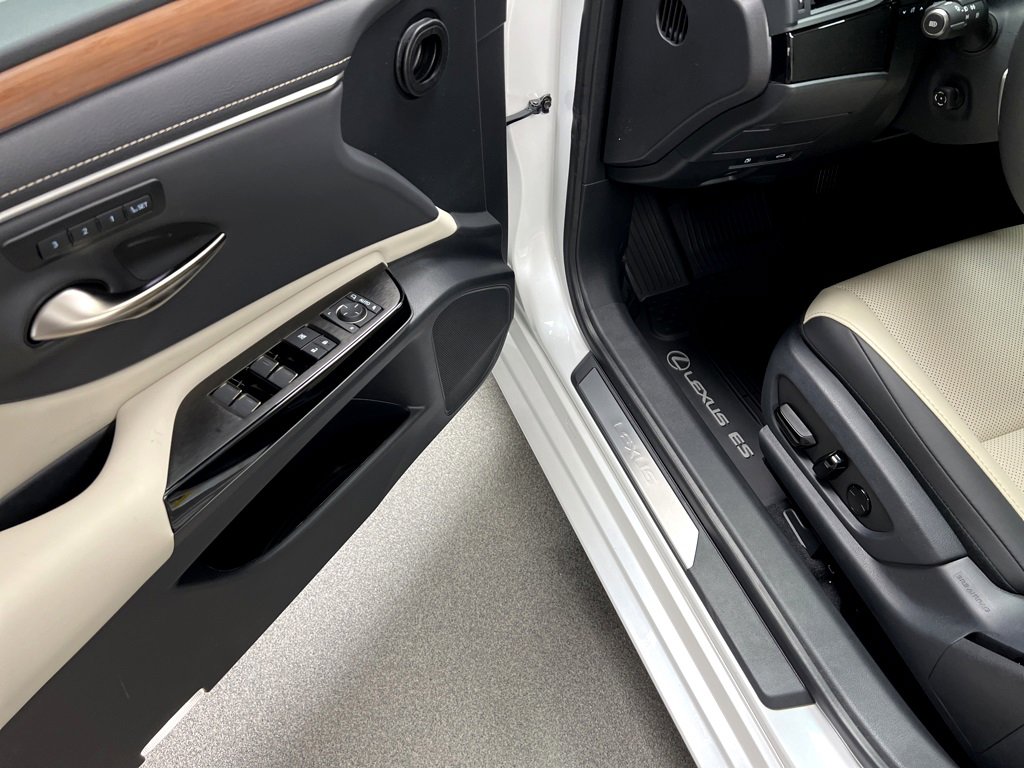 New 2025 Lexus ES 350 w/ Premium Package image 8