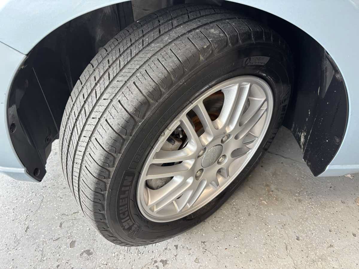 Used 2008 Ford Focus SE FWD image 25