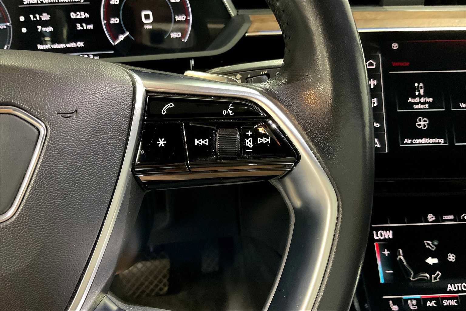 Certified 2021 Audi e-tron Prestige w/ Prestige Package image 21