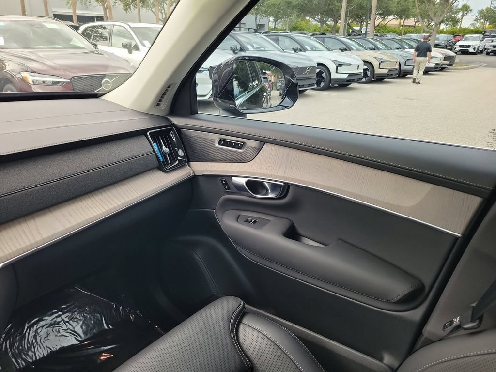 Used 2025 Volvo XC90 T8 Ultra w/ Protection Package Premier AWD/4WD image 15