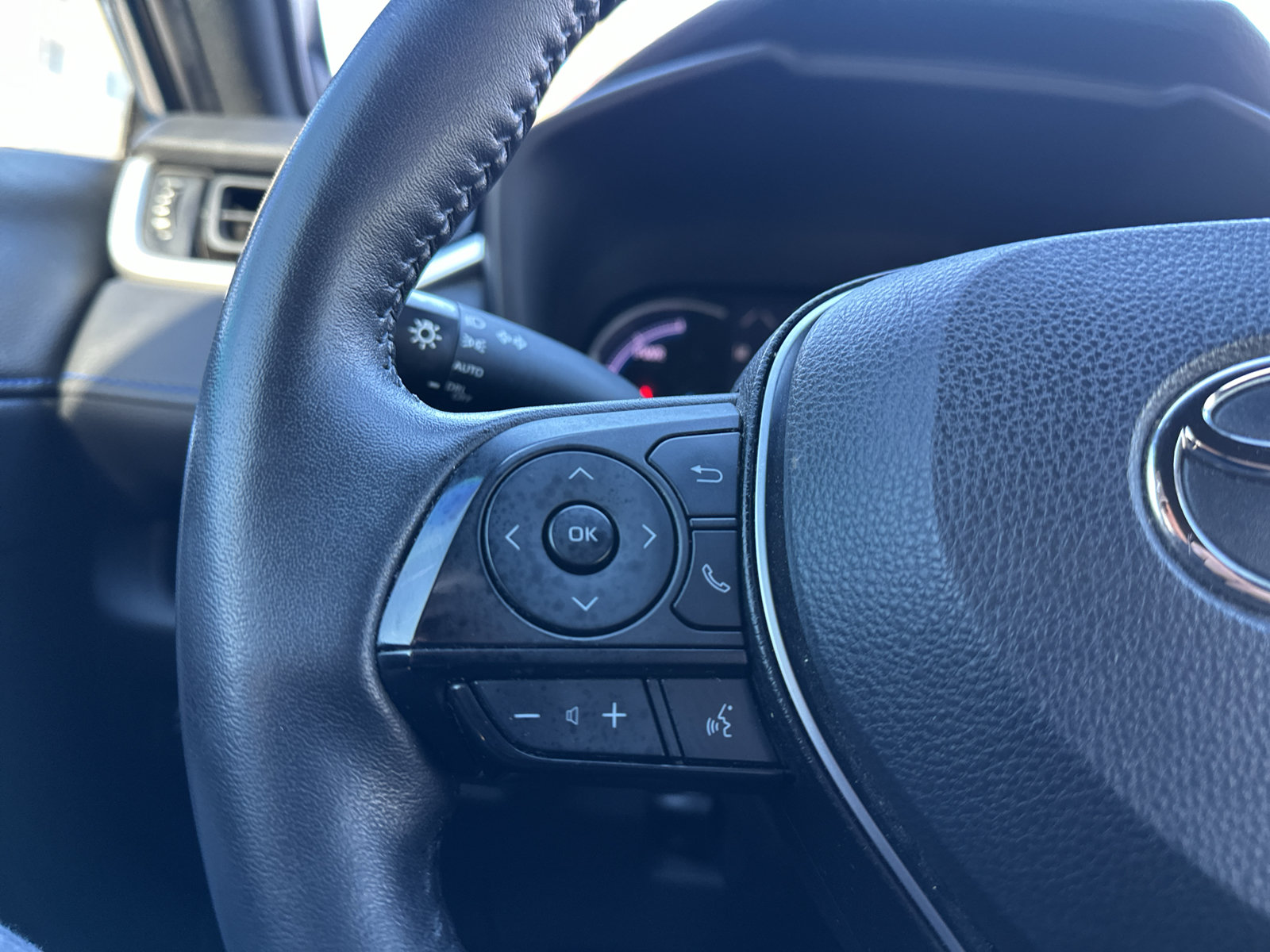 Used 2022 Toyota RAV4 XSE AWD/4WD image 25