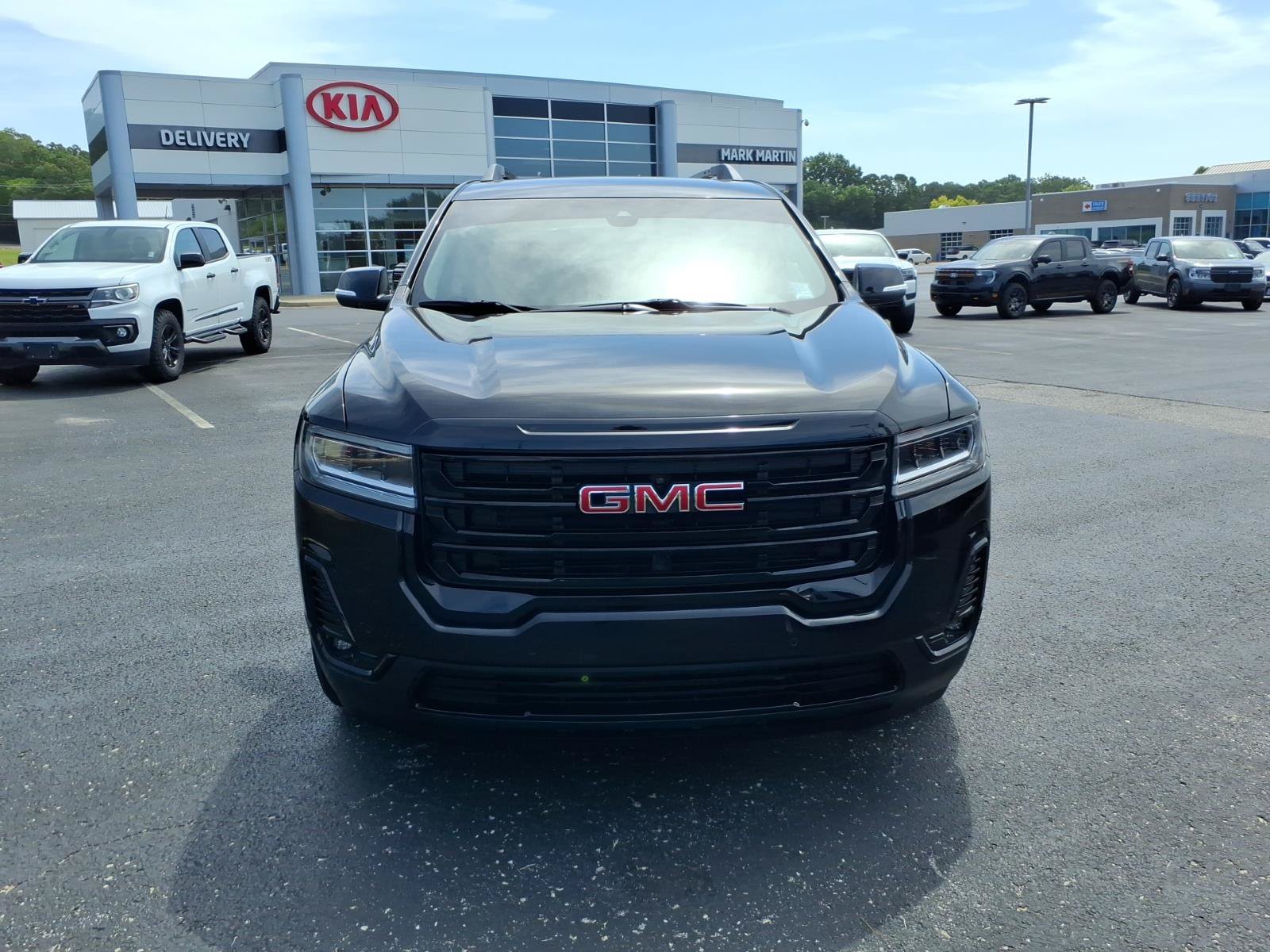 Used 2021 GMC Acadia SLT w/ Elevation Edition FWD image 2
