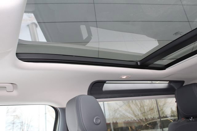 Used 2023 Land Rover Defender 90 X-Dynamic SE image 23