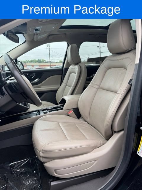 Used 2022 Lincoln Corsair AWD w/ Premium Package image 14
