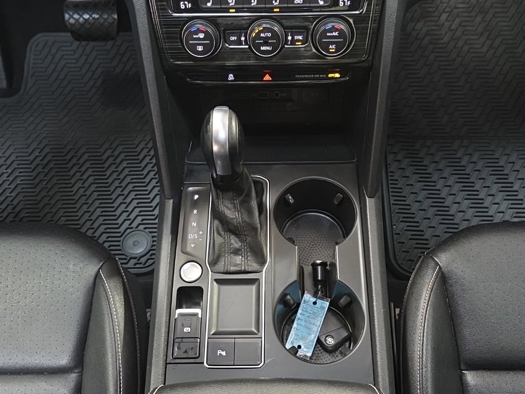 Used 2020 Volkswagen Atlas Cross Sport SE w/ Towing Package image 25