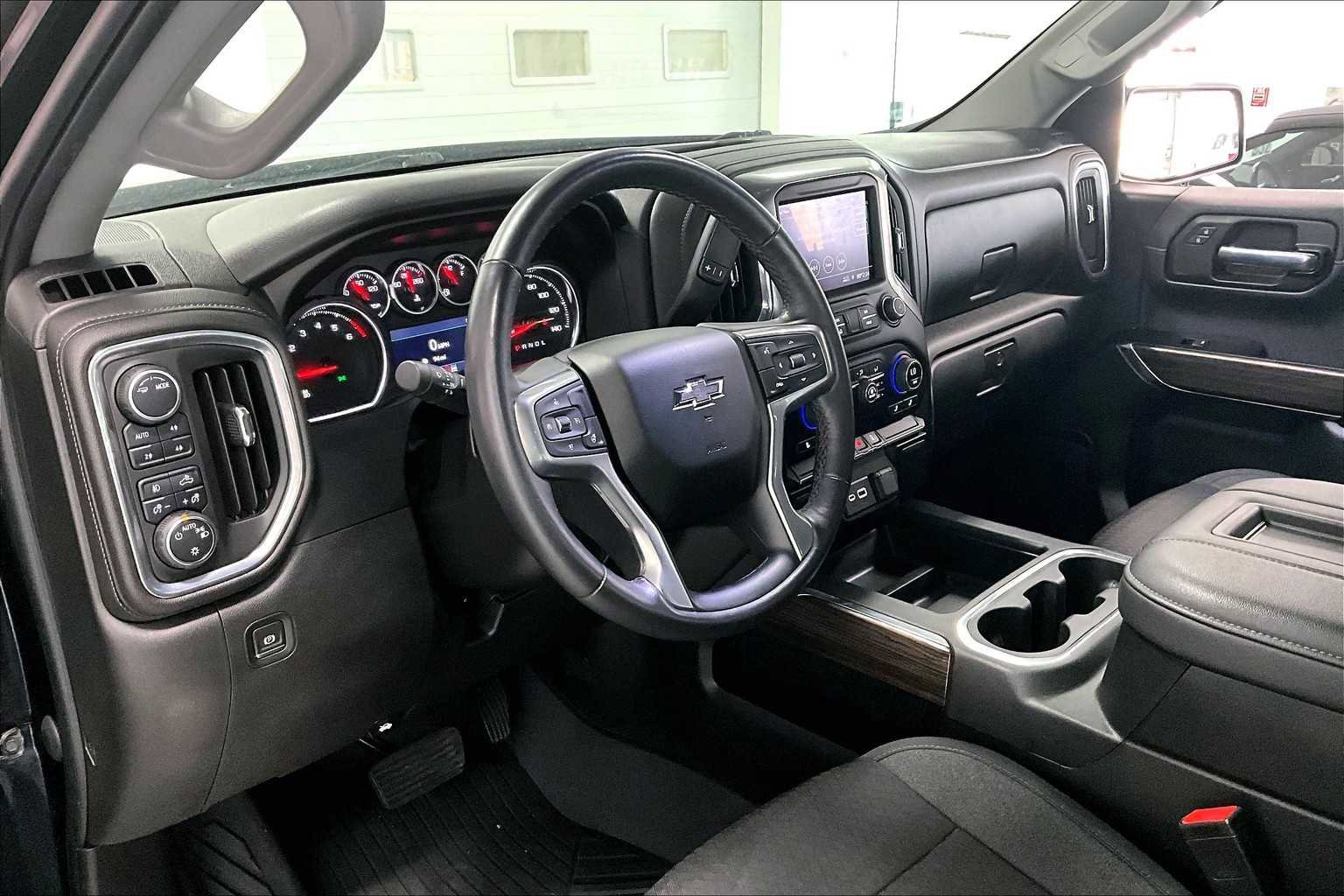 Used 2022 Chevrolet Silverado 1500 RST image 2