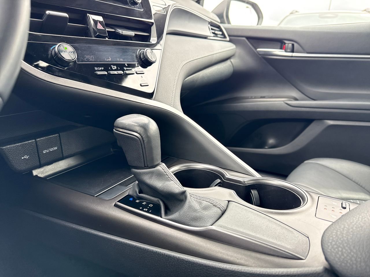 Used 2024 Toyota Camry SE image 22