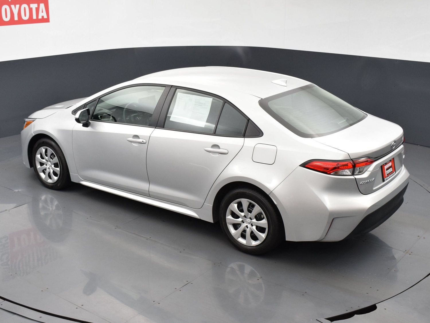 Used 2025 Toyota Corolla LE FWD image 18