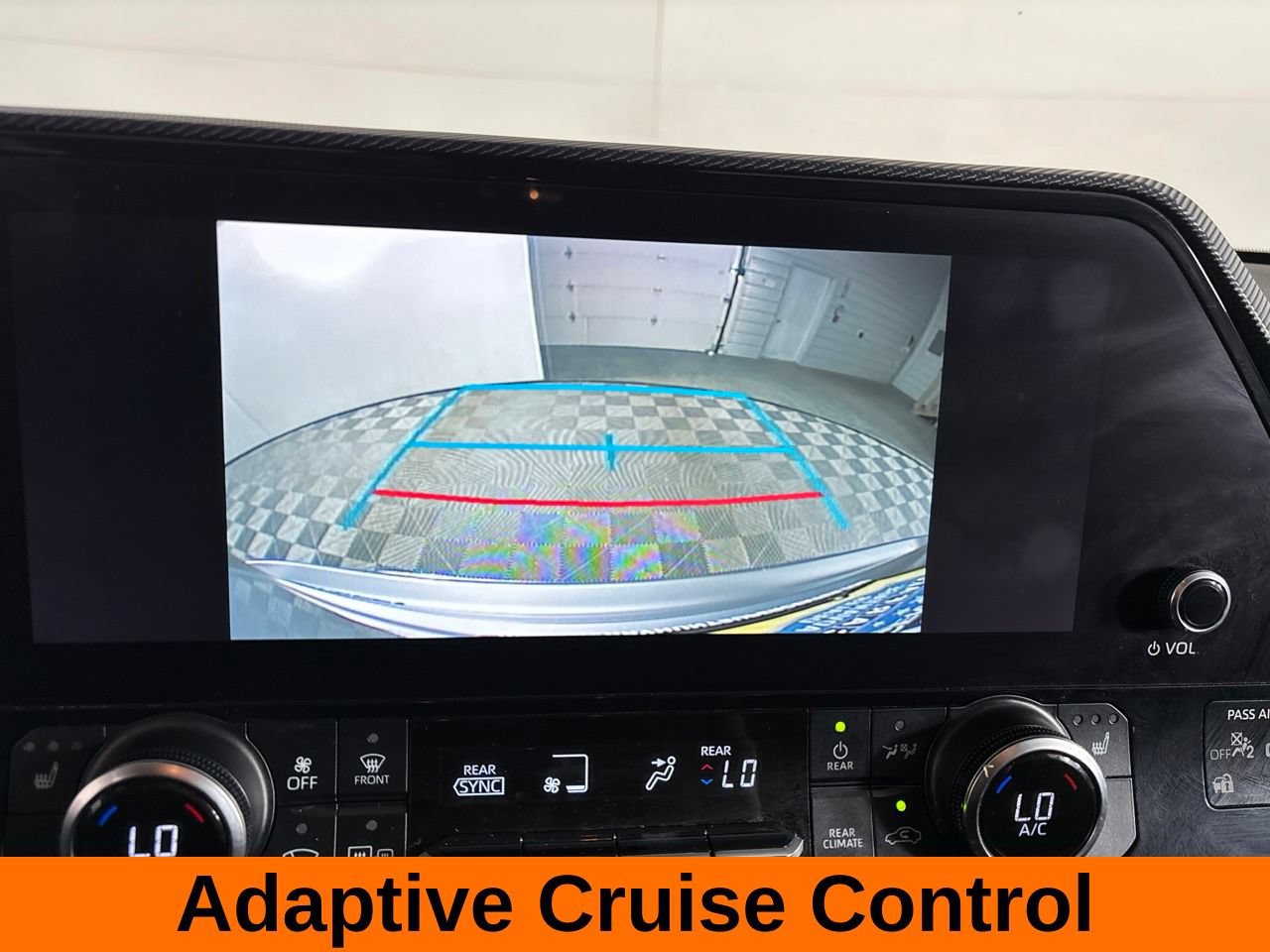 Used 2023 Toyota Highlander XSE FWD image 14
