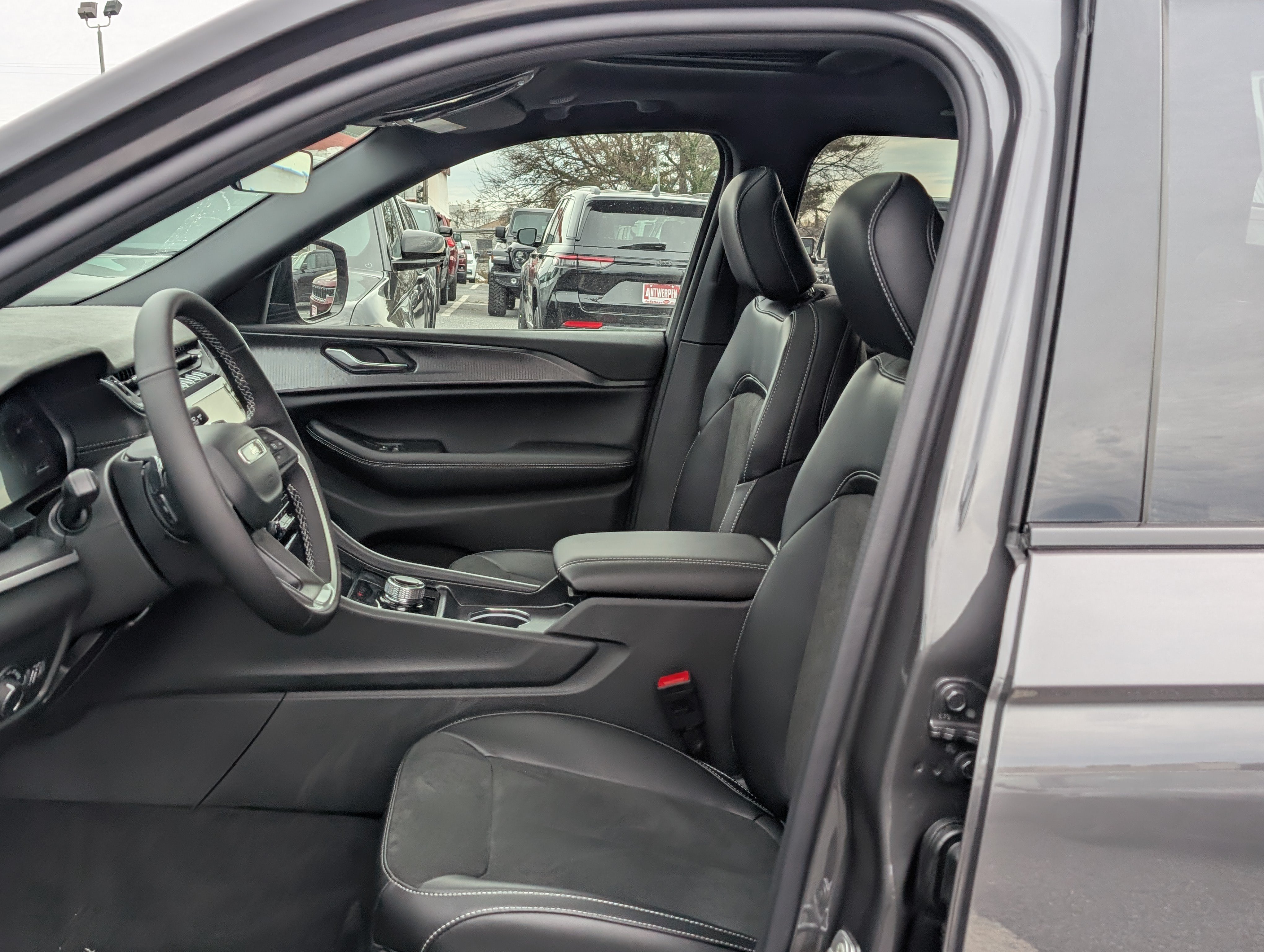 New 2025 Jeep Grand Cherokee Altitude AWD/4WD image 14