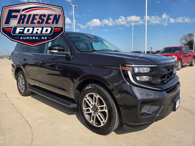 Used 2025 Ford Expedition Active AWD/4WD image 3
