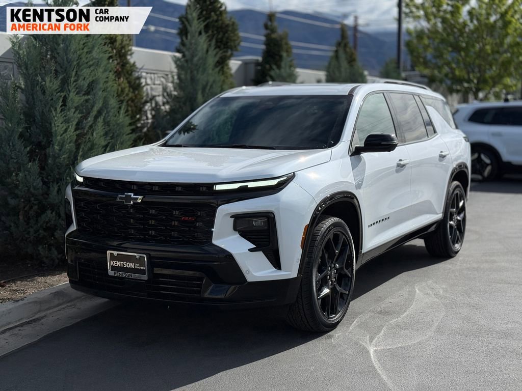 Used 2025 Chevrolet Traverse RS w/ LPO, Floor Liner Package image 3