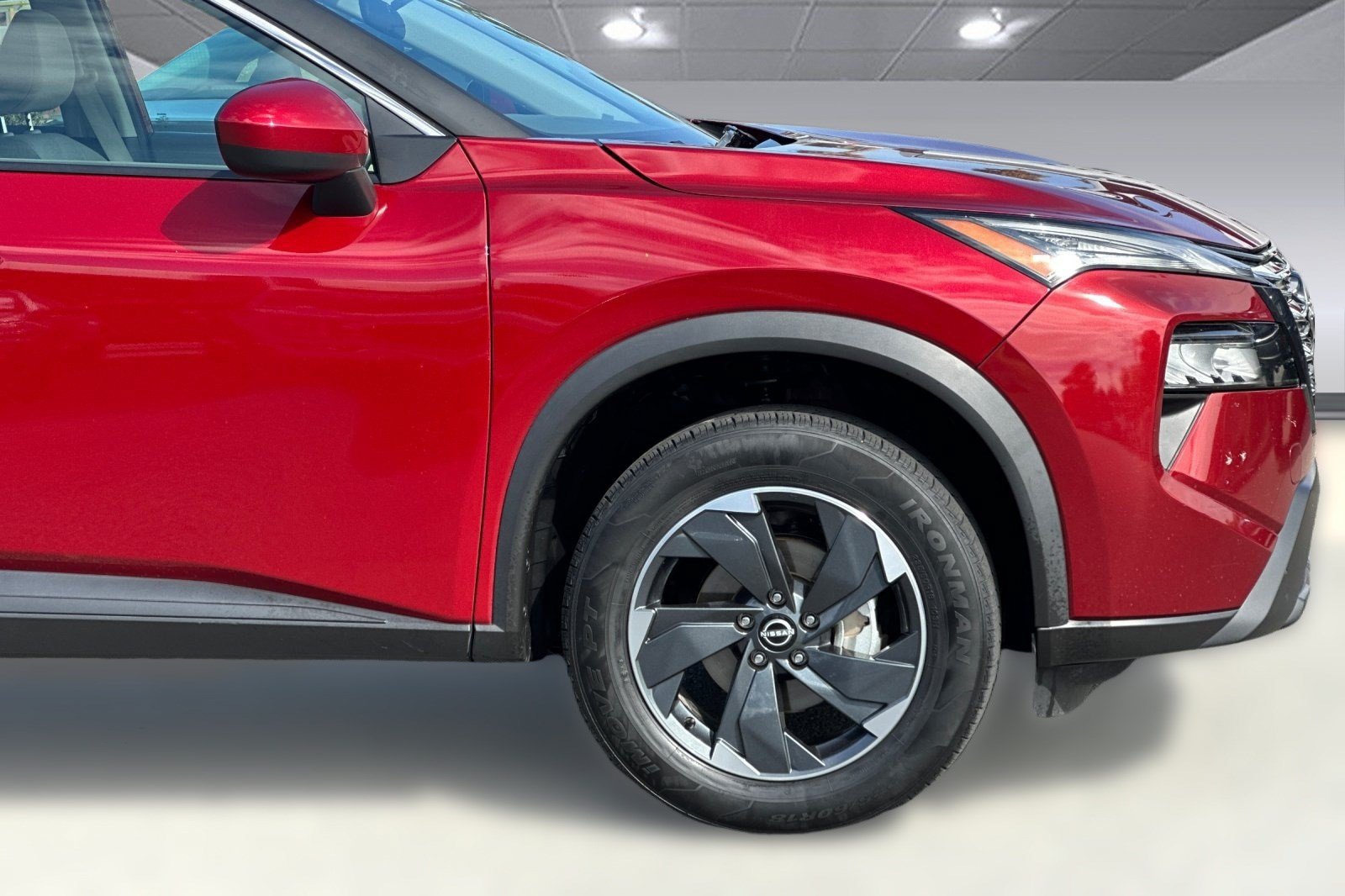 Used 2025 Nissan Rogue SV AWD/4WD image 35