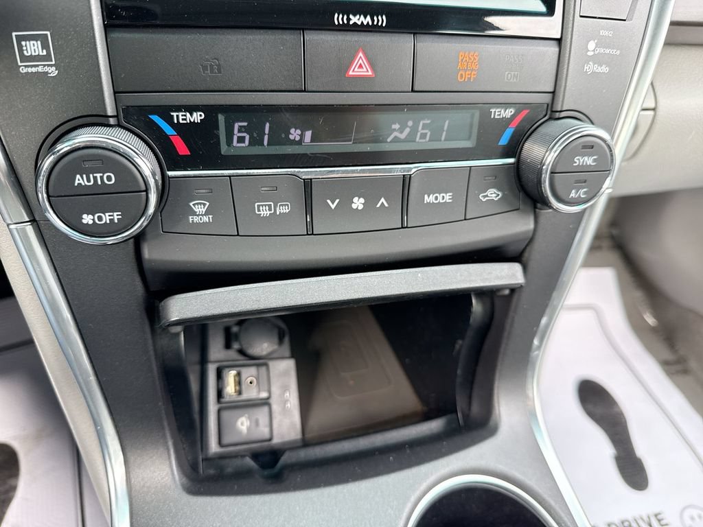 Used 2017 Toyota Camry XLE w/ Moonroof Package FWD image 19