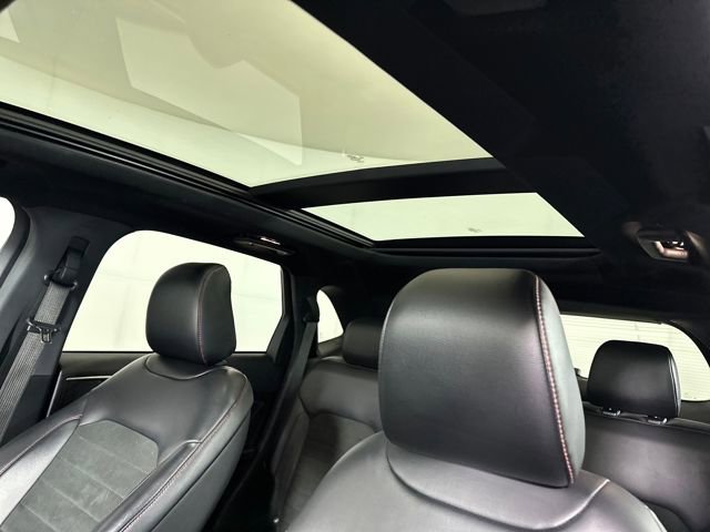 Used 2022 Ford Edge ST-Line image 12