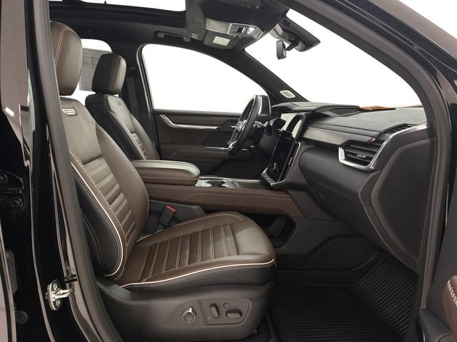 Certified 2026 GMC Acadia Denali Ultimate w/ LPO, Floor Liner Package AWD/4WD image 14