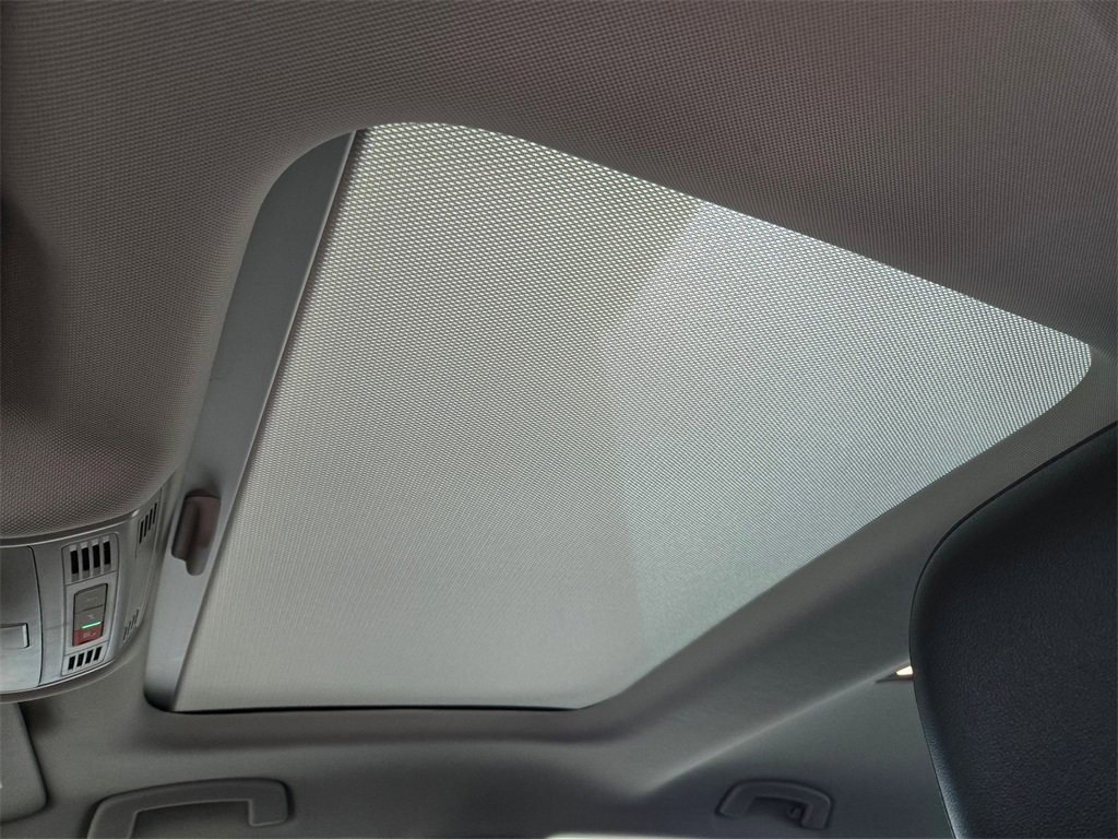 Used 2024 Volkswagen Jetta SE w/ Panoramic Sunroof Package image 31