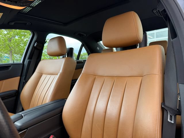 Used 2010 Mercedes-Benz E 350 4MATIC Sedan image 5
