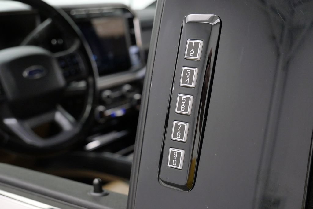 Used 2023 Ford F250 Lariat w/ Chrome Package AWD/4WD image 16