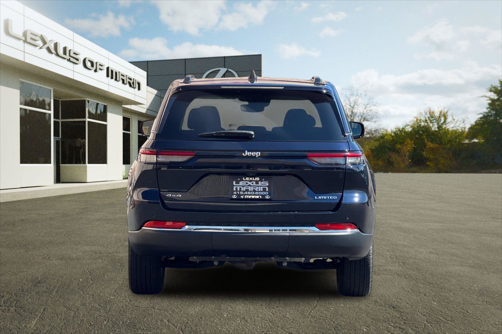 Used 2023 Jeep Grand Cherokee Limited w/ Trailer Tow Prep Group (B) AWD/4WD image 10