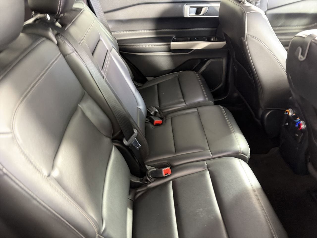 Used 2022 Ford Explorer XLT w/ Equipment Group 202A RWD image 22