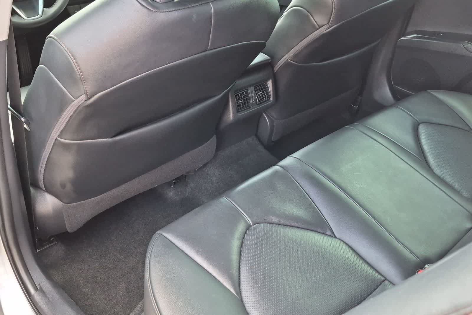 Used 2020 Toyota Camry XLE FWD image 18