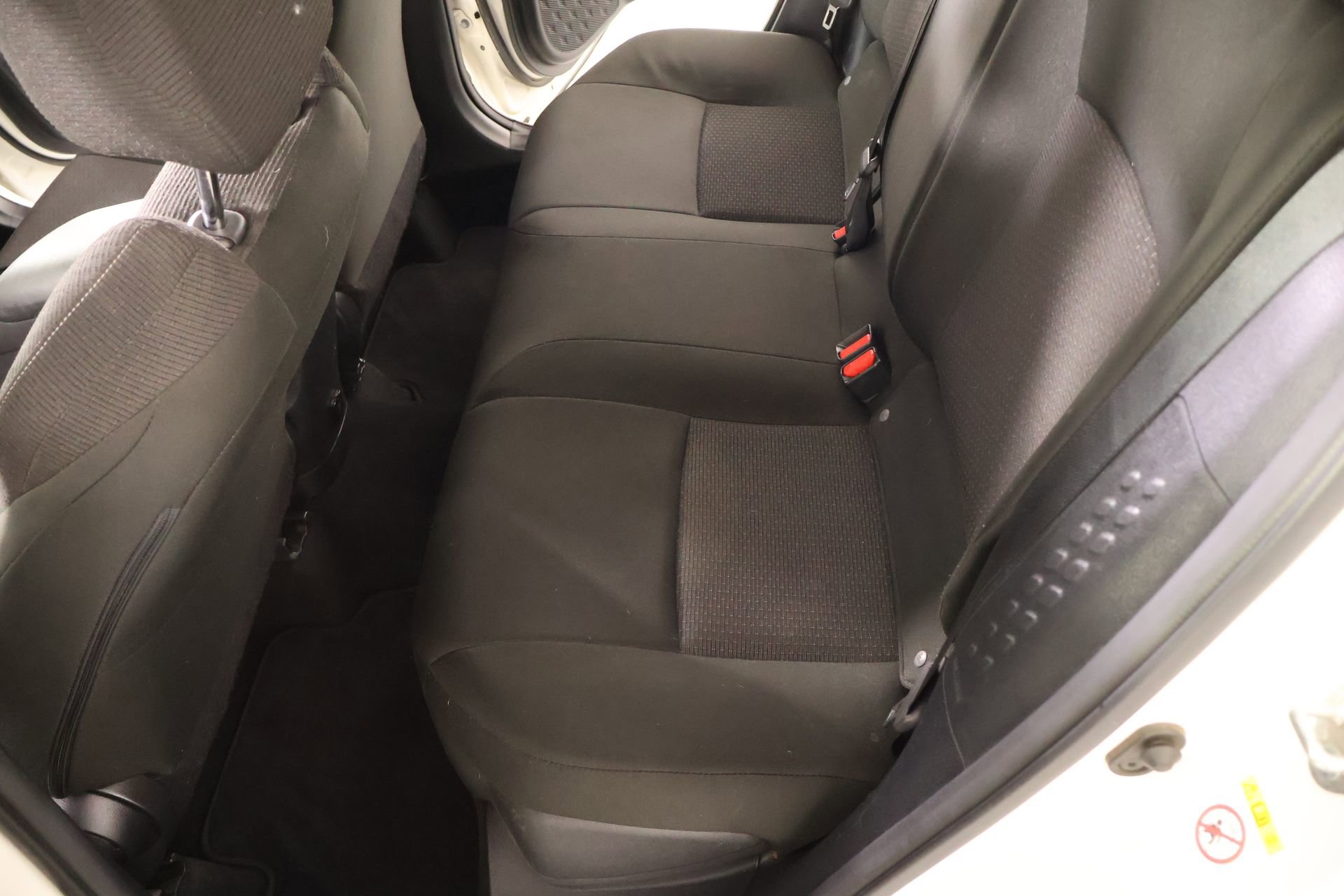Used 2019 Toyota C-HR XLE FWD image 11
