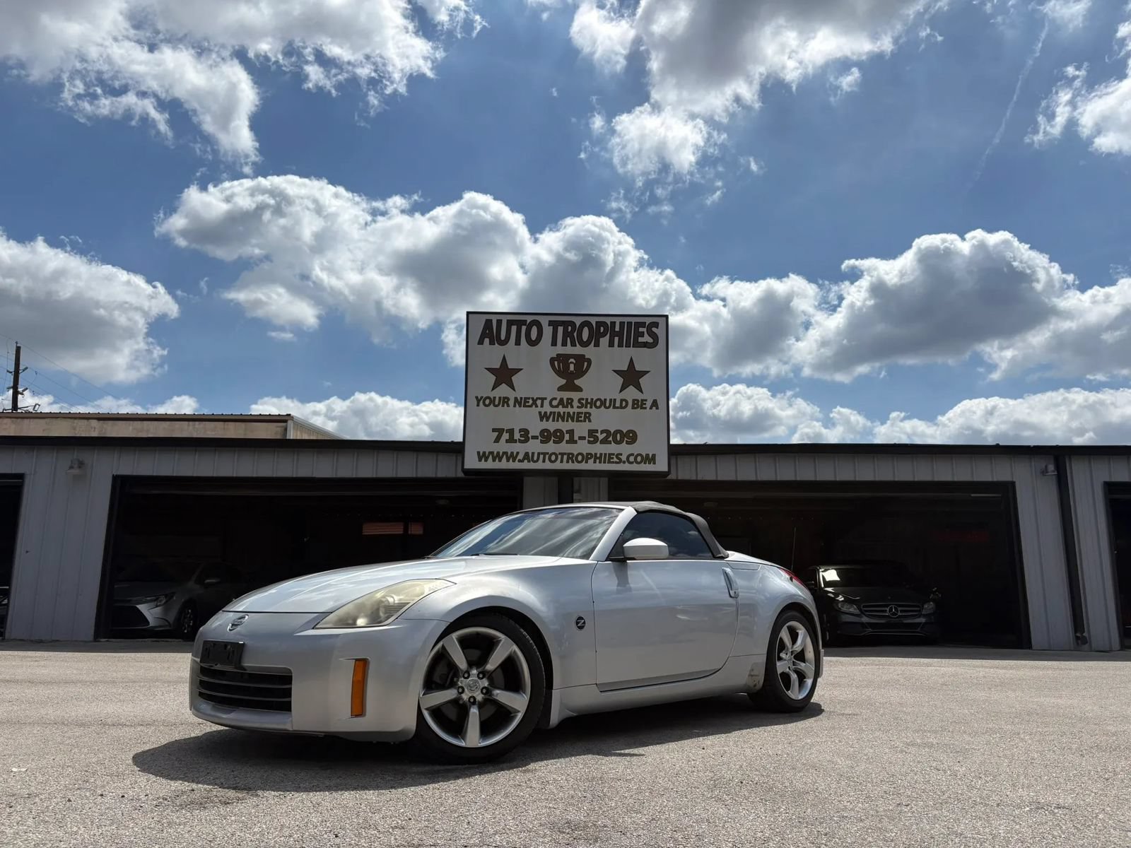Used 2006 Nissan 350Z Touring RWD image 10