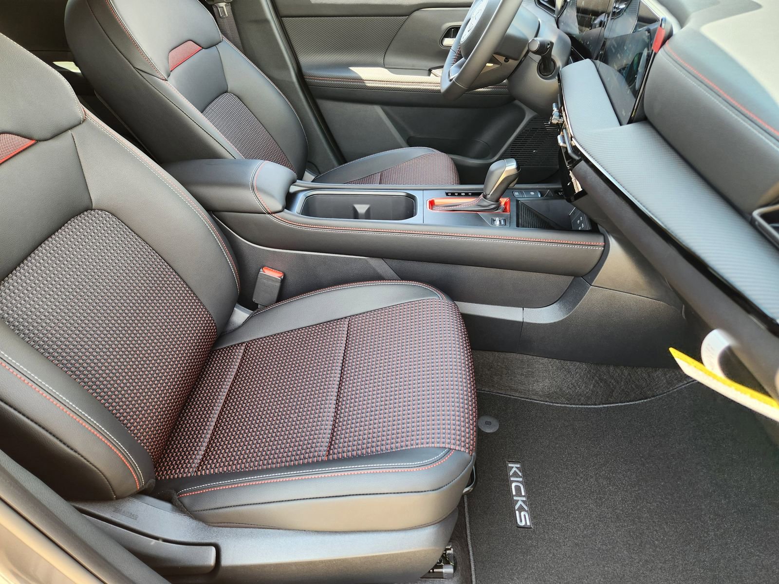 New 2026 Nissan Kicks SR image 13