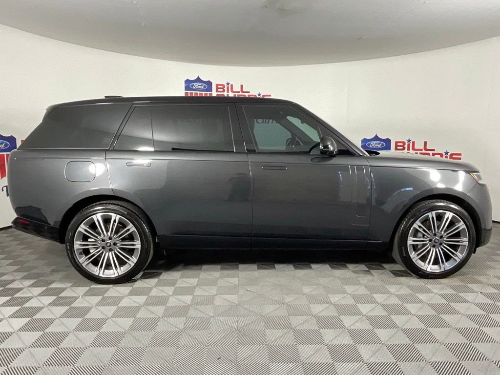 Used 2025 Land Rover Range Rover Long Wheelbase SE image 2