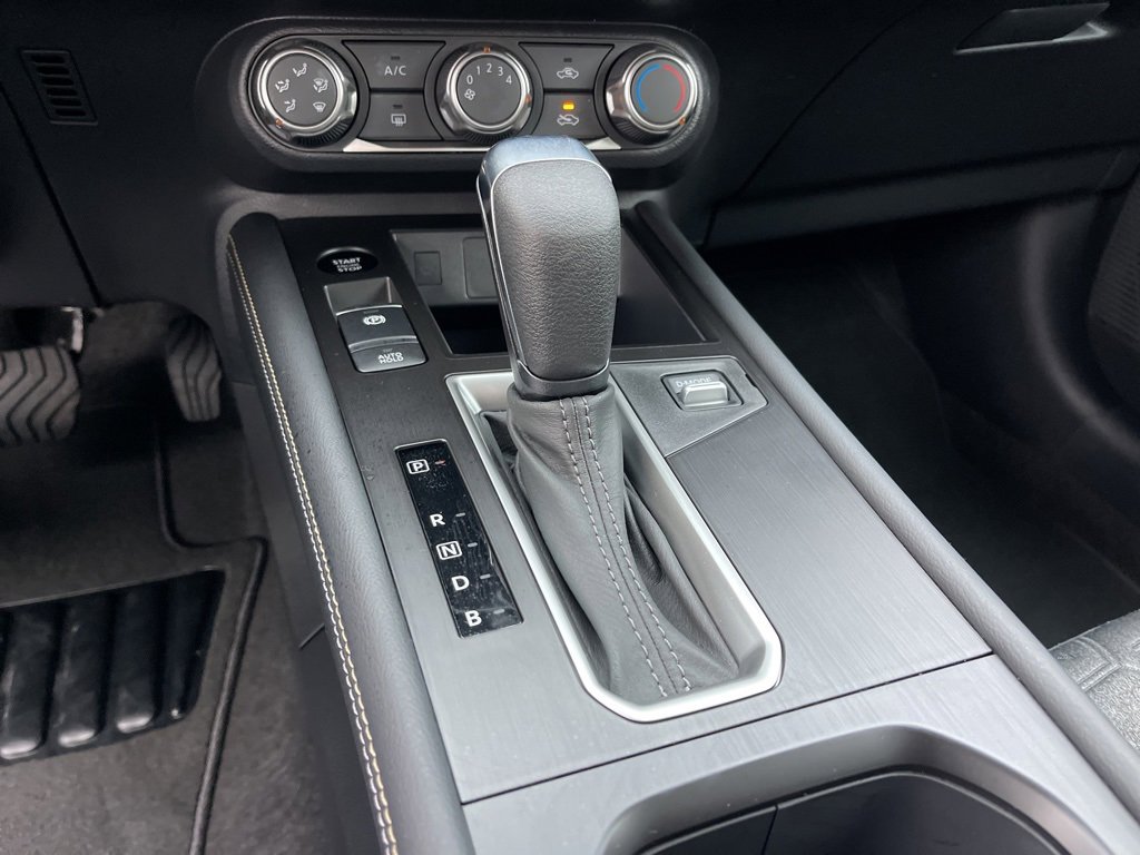 Used 2025 Nissan Kicks SV image 13