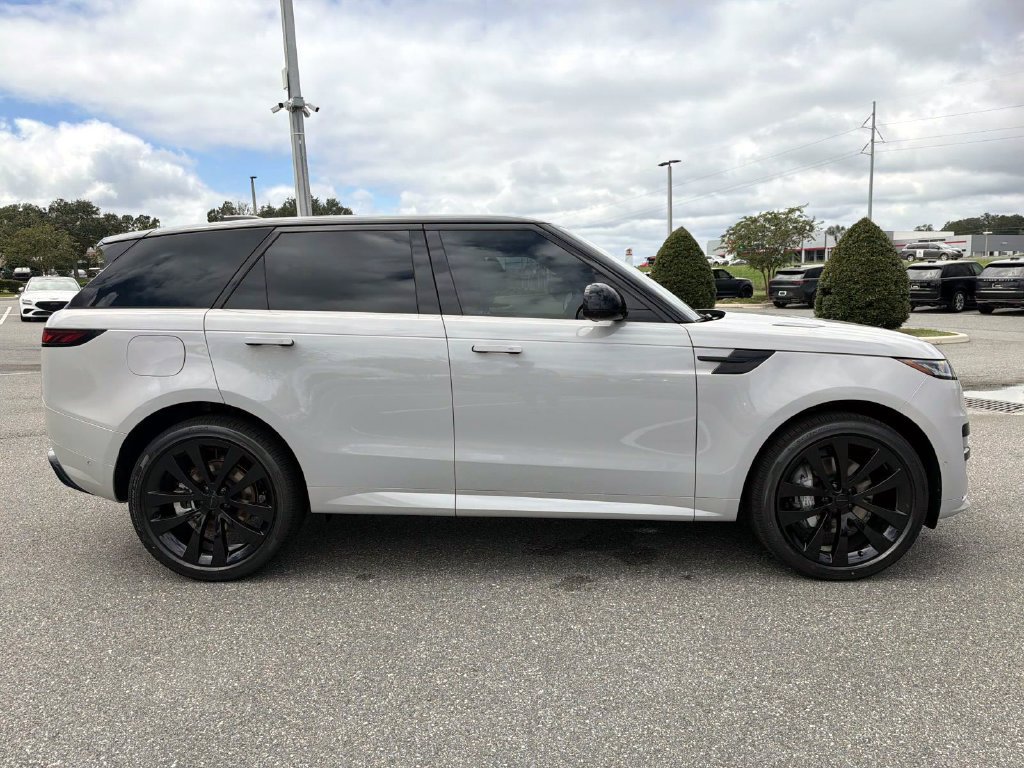New 2027 Land Rover Range Rover Sport Dynamic SE AWD/4WD image 6