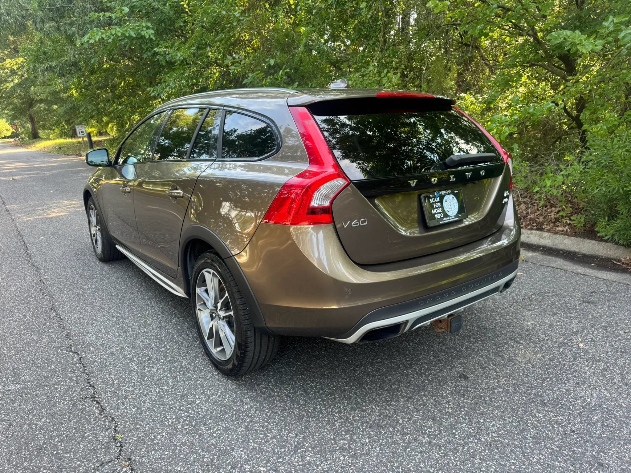 Used 2015 Volvo V60 T5 Cross Country Platinum AWD/4WD image 5