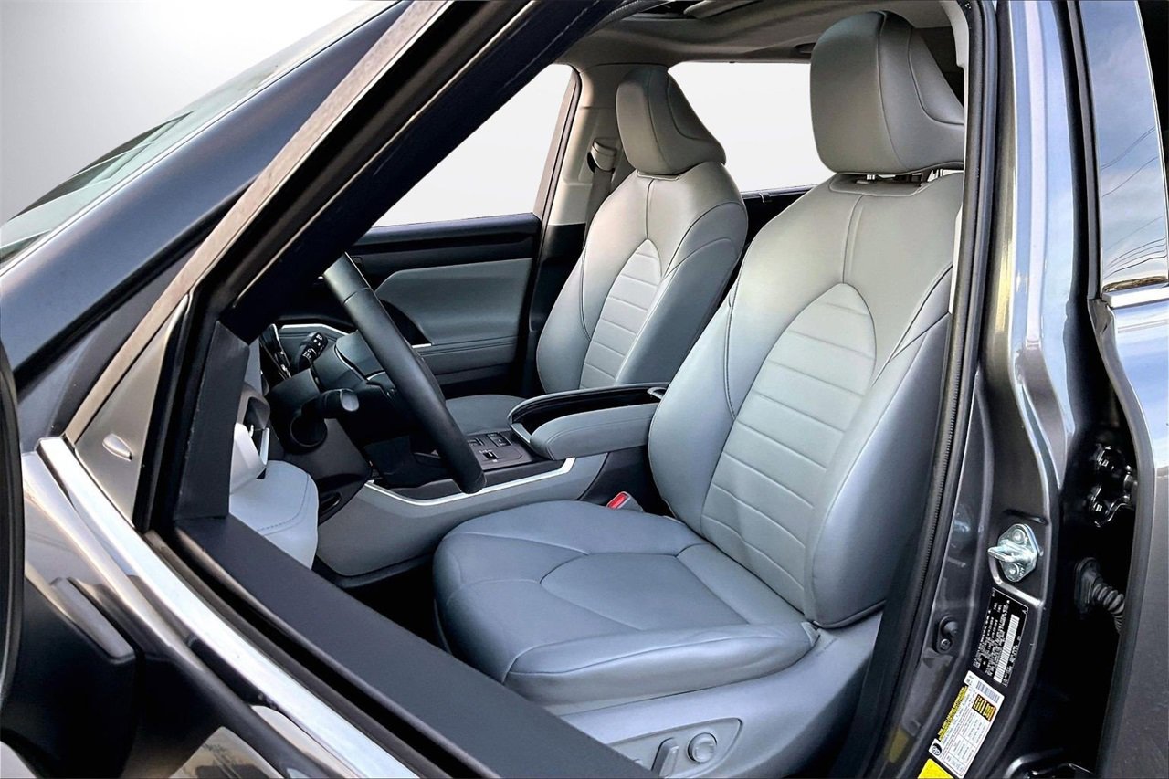 Used 2022 Toyota Highlander XLE image 21