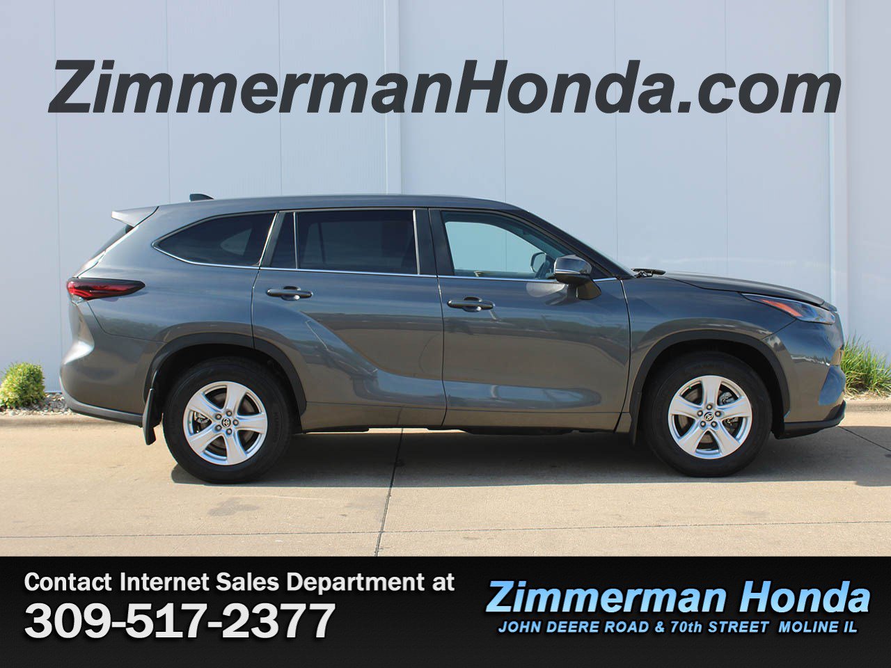 Used 2024 Toyota Highlander LE AWD/4WD image 1