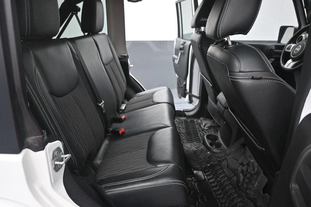 Used 2015 Jeep Wrangler Unlimited Sport AWD/4WD image 12