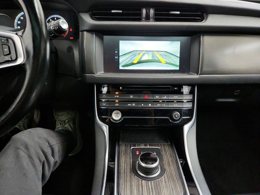 Used 2018 Jaguar XF S AWD/4WD image 21
