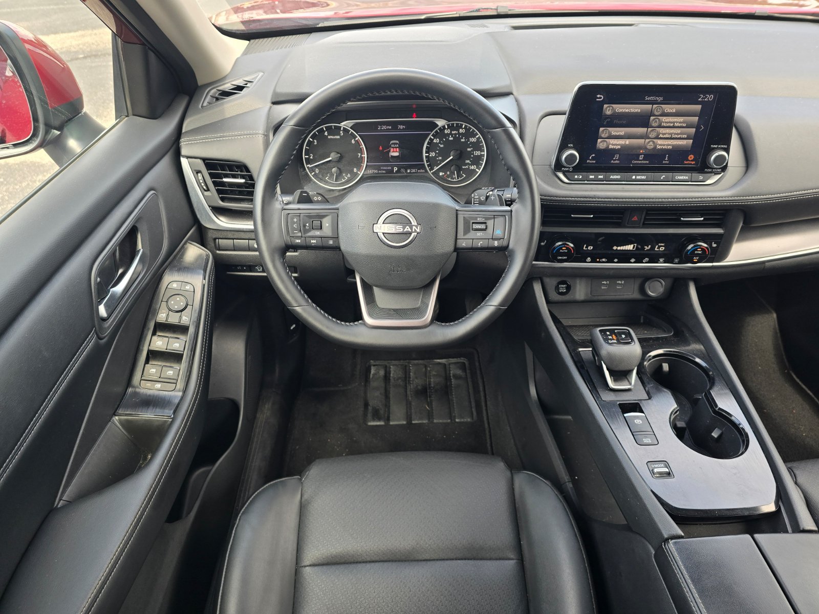 Used 2025 Nissan Rogue SV w/ SV Premium Package FWD image 12