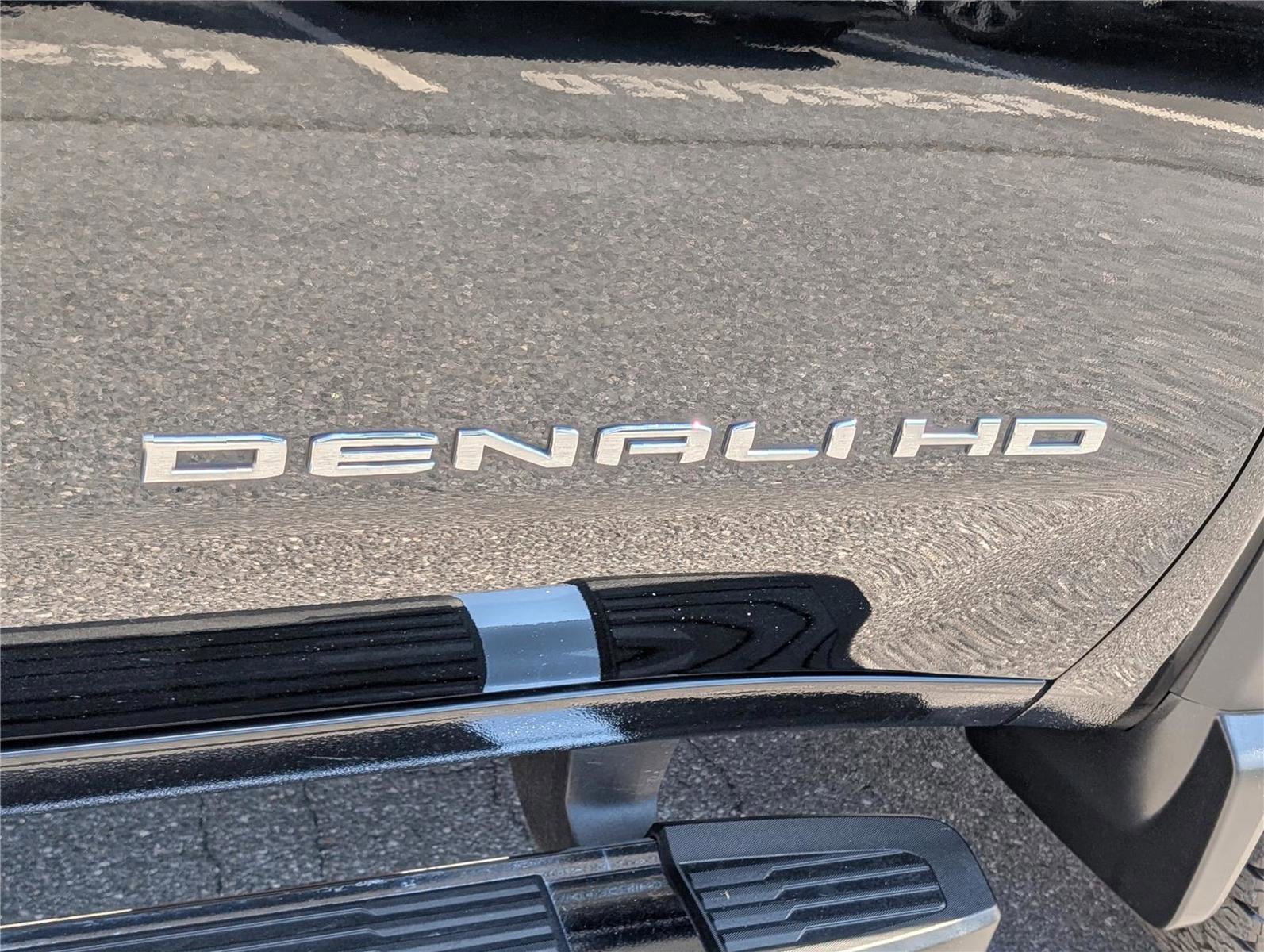 Used 2024 GMC Sierra 3500 Denali w/ Technology Package image 10