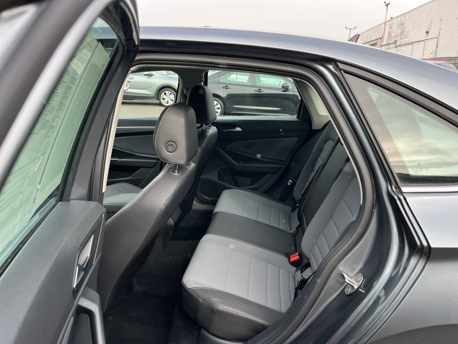 Used 2025 Volkswagen Jetta SE image 25