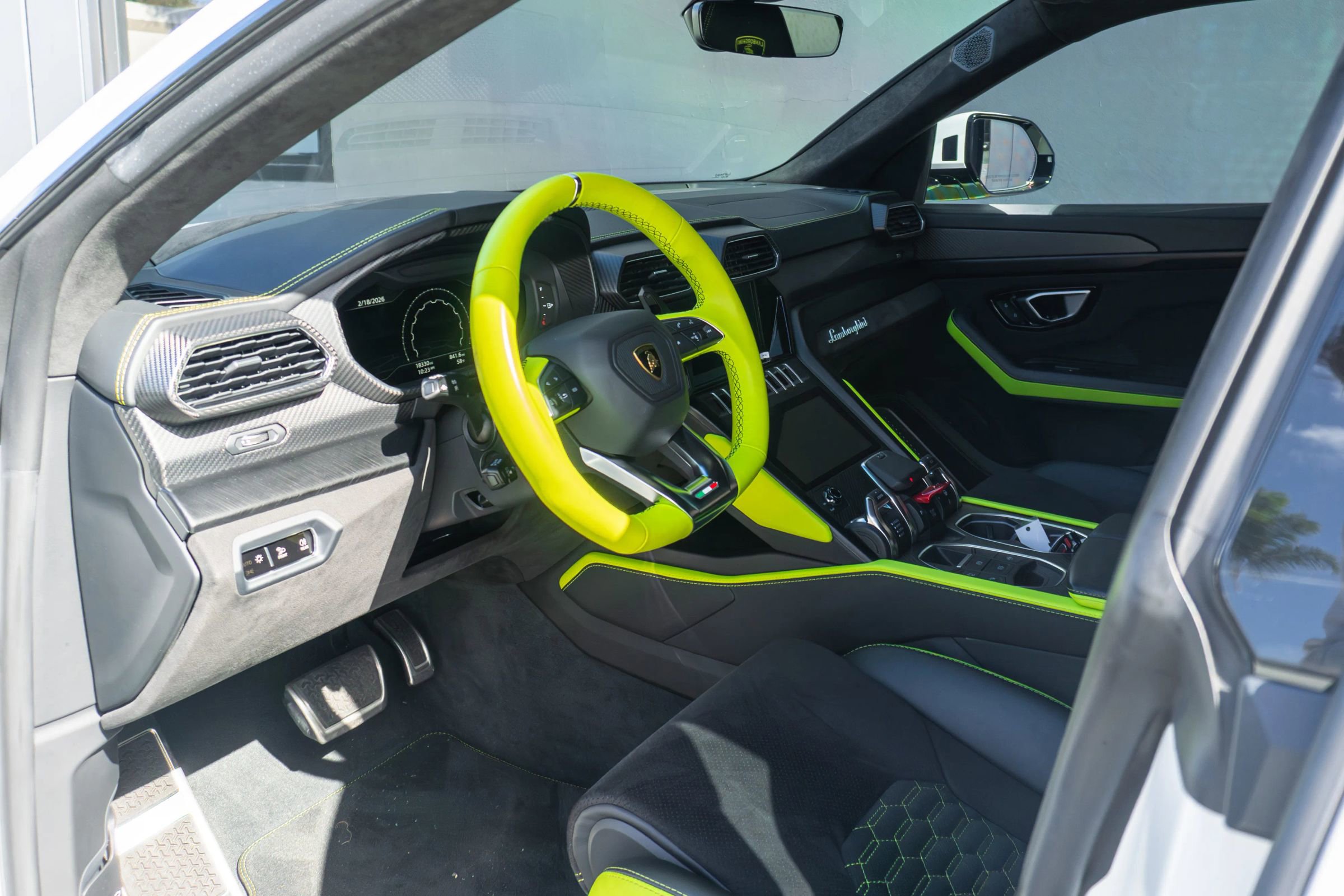 Used 2022 Lamborghini Urus image 11