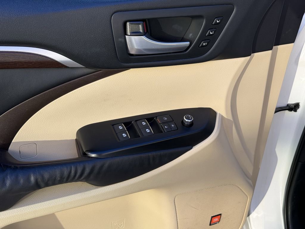 Used 2014 Toyota Highlander Limited image 16