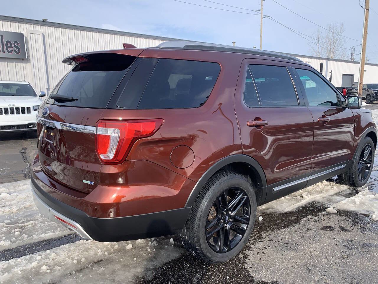Used 2016 Ford Explorer XLT w/ Equipment Group 202A image 7