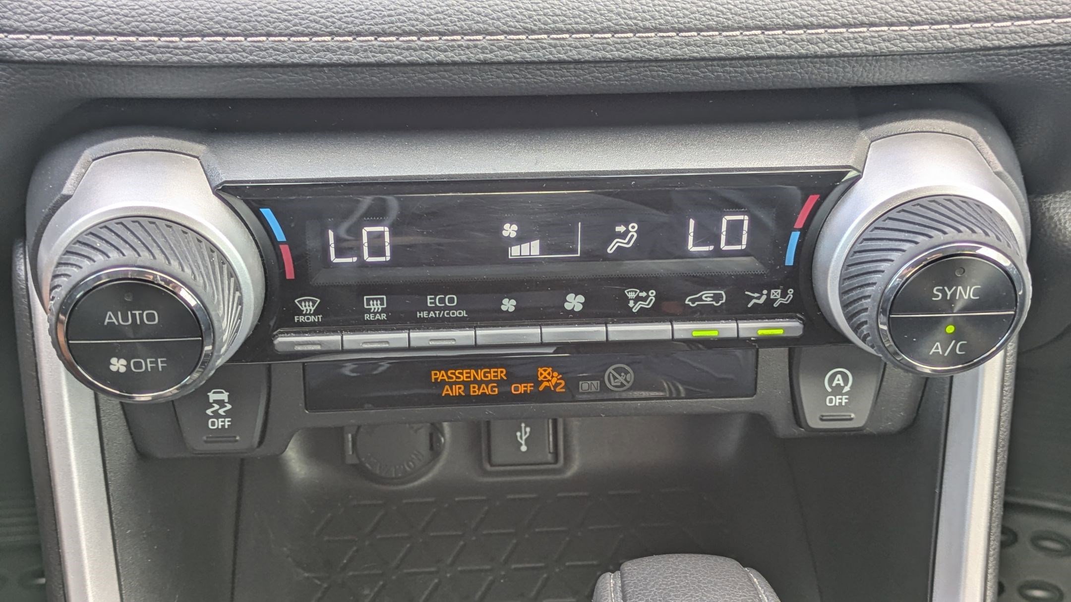 Used 2021 Toyota RAV4 XLE image 24