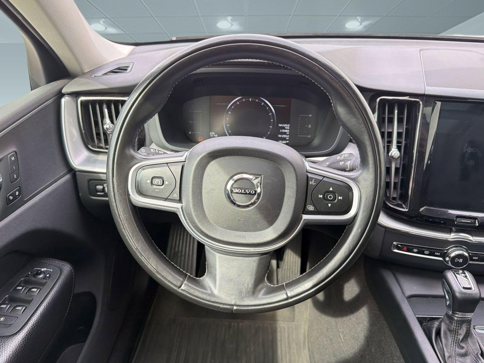 Used 2019 Volvo XC60 T5 Momentum w/ Premium Package image 25